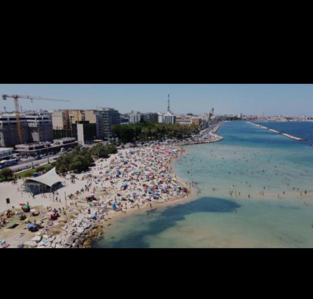 Casa Vacanze Manthy Posizione Centrale Бари Екстериор снимка
